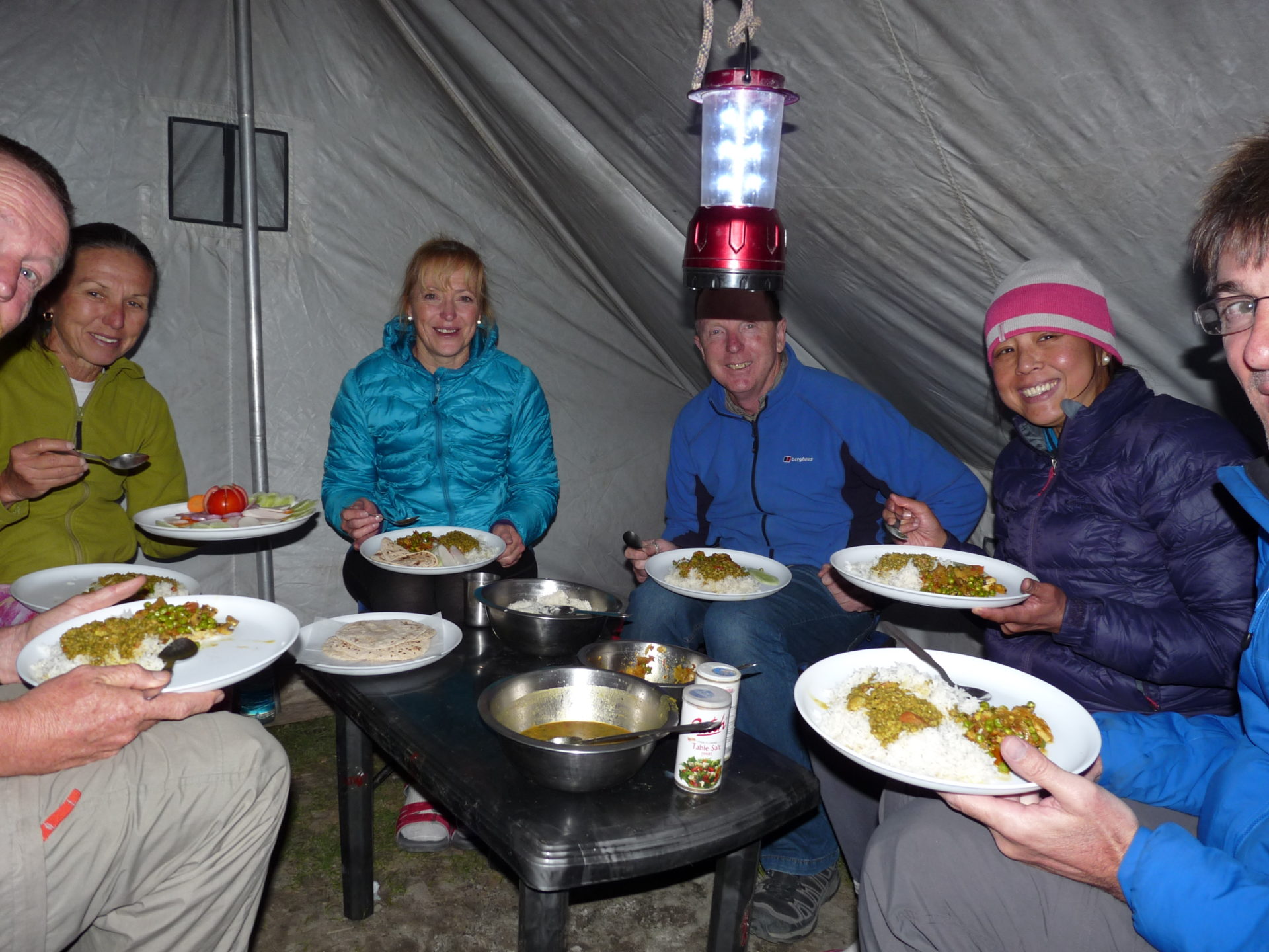 Leckeres indisches Essen im Esszelt