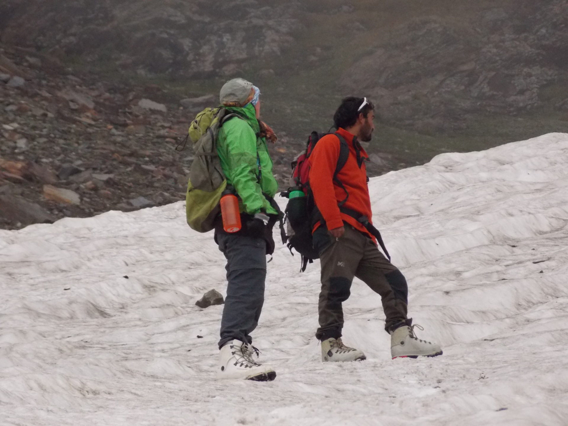 Abstieg mit leerem Rucksäcken zum Base Camp