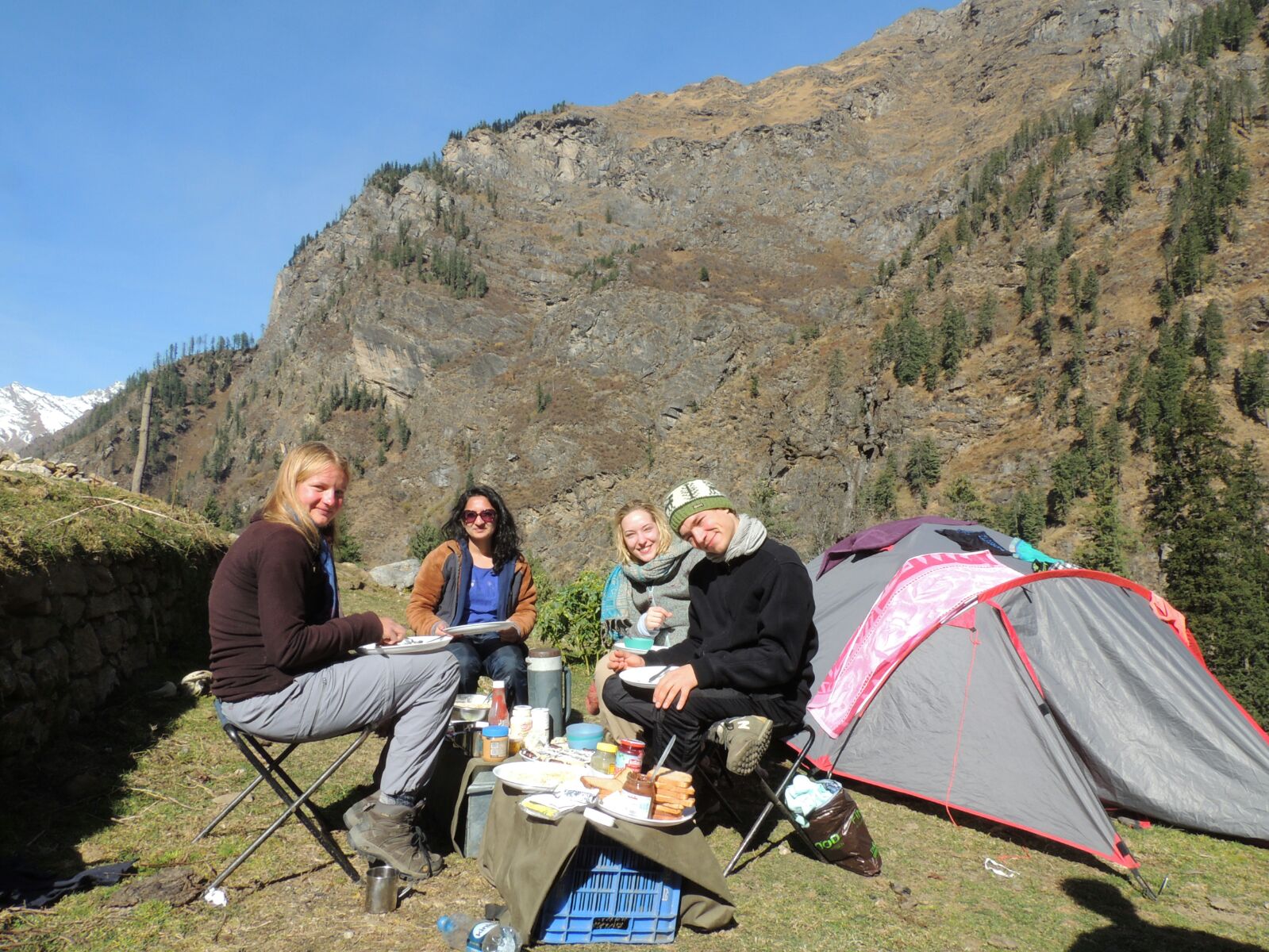Frühstück in Khir Ganga- welch ein Panorama