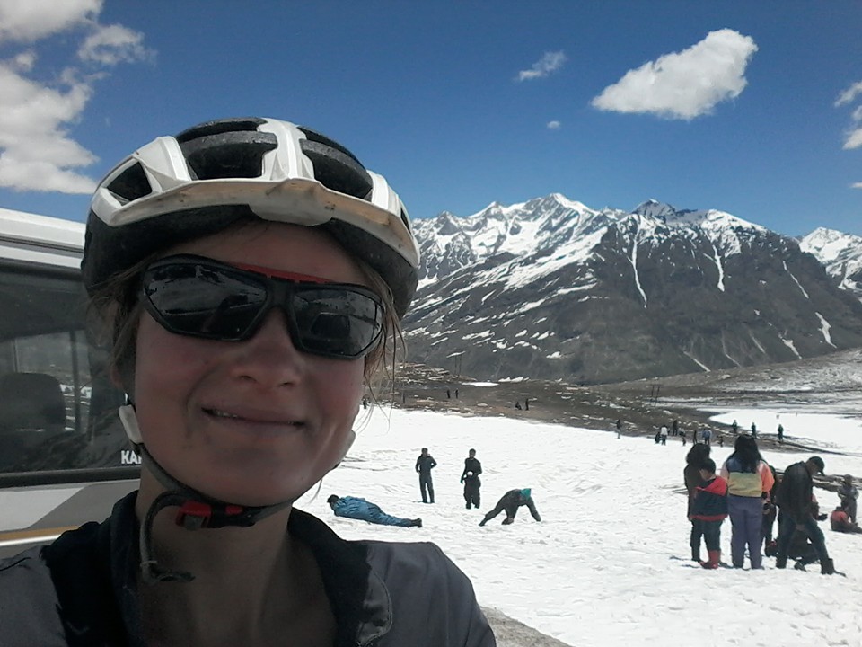 Ich auf dem schneebedeckten Rothang Pass